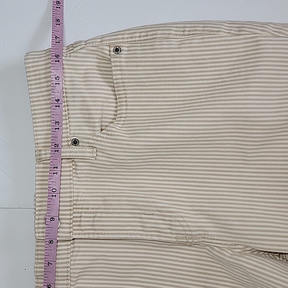 OLD NAVY MID-RISE BOY FRIEND Cut-Off JEANS/ SIZE 10. - Picture 7 of 11